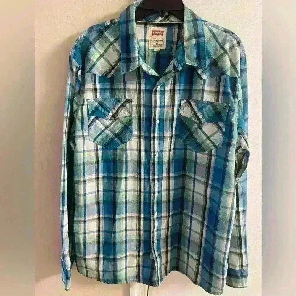 Levi’s Strauss &‎ co, men’s plaid double breasted snap up shirt. XL